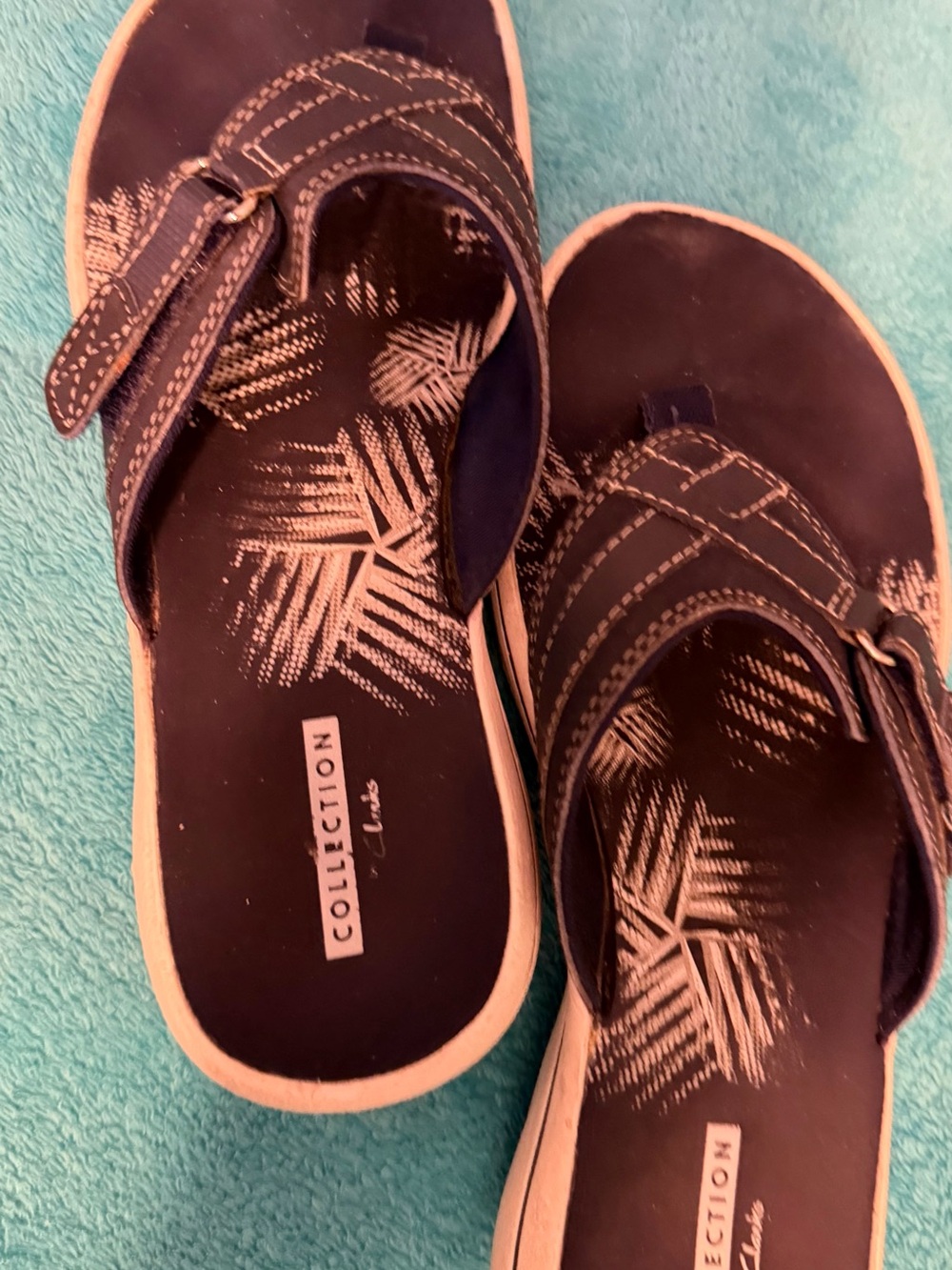Collection B Navy and Tan Women's Slide Sandals